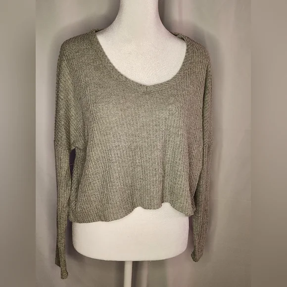 Olivia Rae long sleeve crop top - Picture 1 of 3